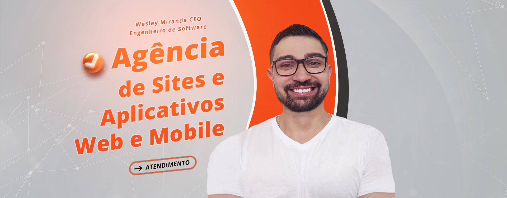 Banner inicial da Agência Colors, mostrando um homem sorridente ao lado do texto “Agência de Sites e Aplicativos Web e Mobile” e elementos visuais de design.